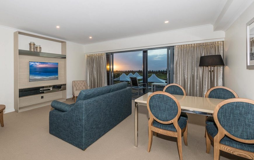 The-Links-Lady-Bay-Accor-Vacation-Club-1Bedroom01-870x547 1 Bedroom Apartments | The Links Lady Bay | Accor Vacation Club Apartments1 Bedroom Apartment – Sleeps 4 (1 king and 1 fold out sofa bed – sofa bed suitable for children only)
