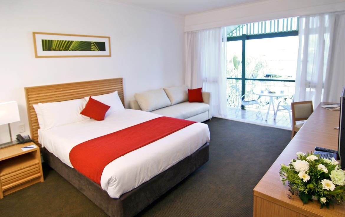NTW-bedroom Novotel Sunshine Coast Resort